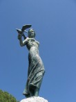 DJEVOJKA S GALEBOM, OPATIJA